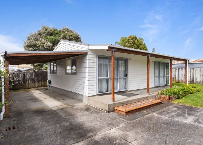 at 20A Stokes Avenue, Te Atatu Peninsula, Waitakere City, Auckland