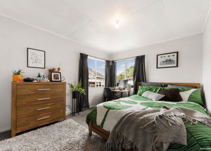  at 3 Midgley Road, West Harbour, Waitakere City, Auckland