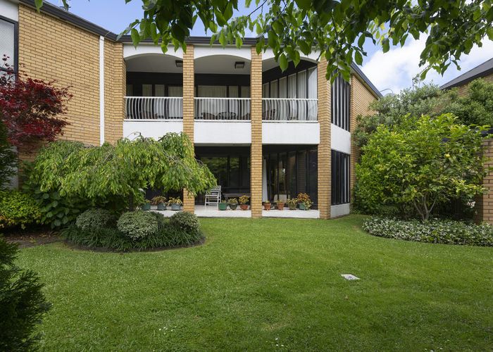  at 9/31 Green Lane East, Remuera, Auckland