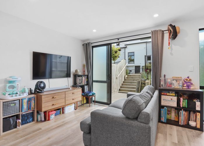  at 5 Tokai Place, Glen Eden, Waitakere City, Auckland