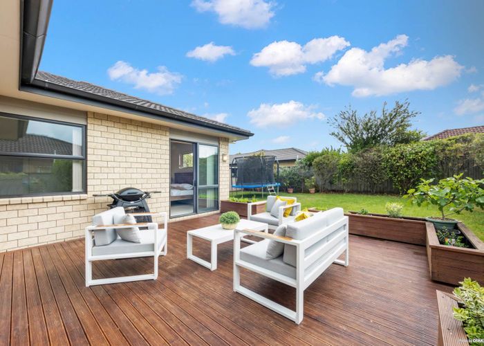  at 8 Murray Becroft Avenue, Henderson Valley, Auckland