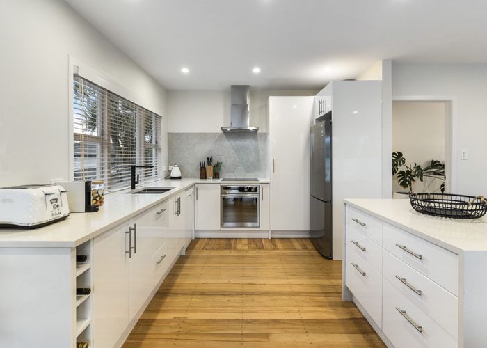  at 1/556 East Coast Road, Mairangi Bay, North Shore City, Auckland