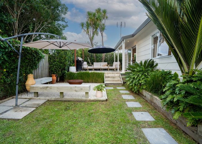  at 1/61 Kaurilands Road, Titirangi, Waitakere City, Auckland
