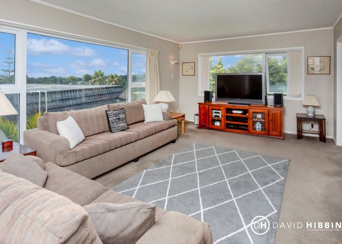  at 10 Woodcote Drive, Glenfield, North Shore City, Auckland