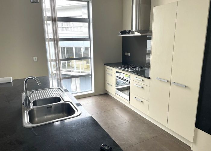  at 35E Garnet Road, Westmere, Auckland