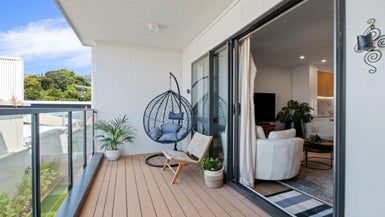  at 10 Mina Way, Browns Bay, Auckland