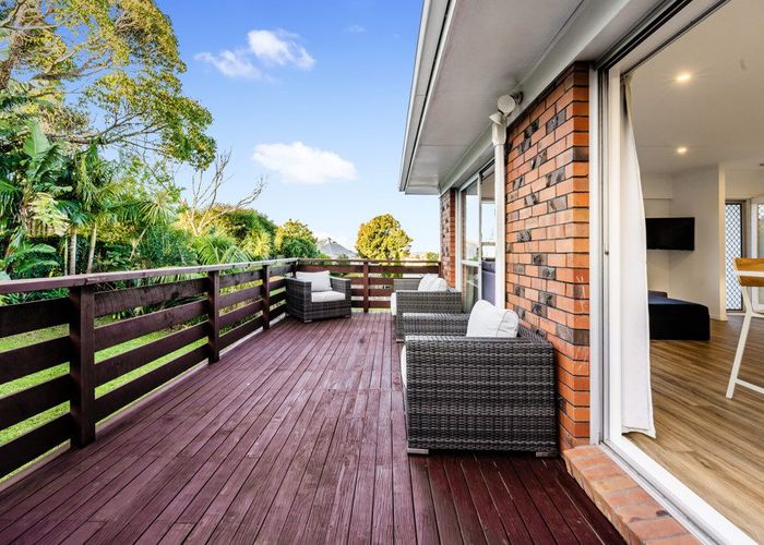  at 2/18 Lush Avenue, St Johns, Auckland