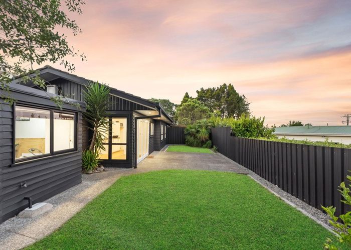  at 2/44 Waimumu Road, Massey, Auckland