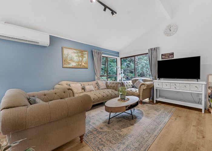  at 2/45 Valley View Road, Glenfield, Auckland
