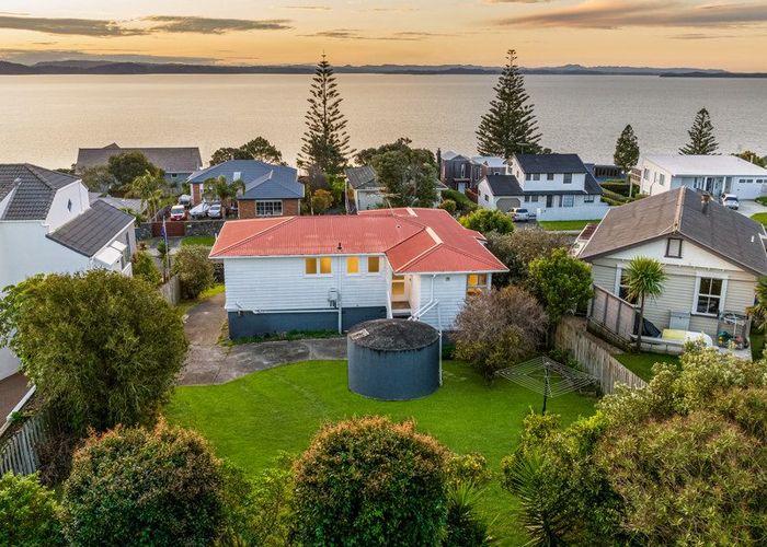  at 61 Pacific Parade, Army Bay, Whangaparaoa
