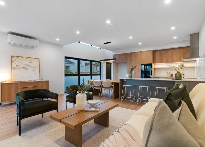  at 394 East Coast Road, Sunnynook, North Shore City, Auckland