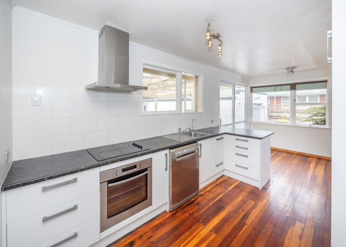  at 4 Sundown Crescent, Melville, Hamilton
