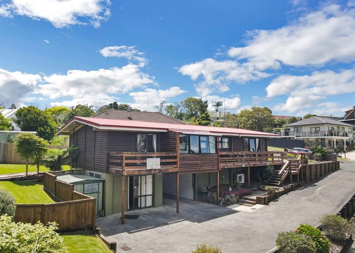  at 3 Claret Place, Henderson, Auckland