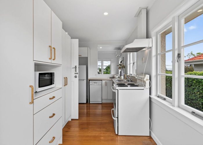  at 7 Temple Street, Meadowbank, Auckland