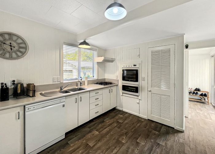  at 8 Norwich Place, Awapuni, Palmerston North, Manawatu / Whanganui