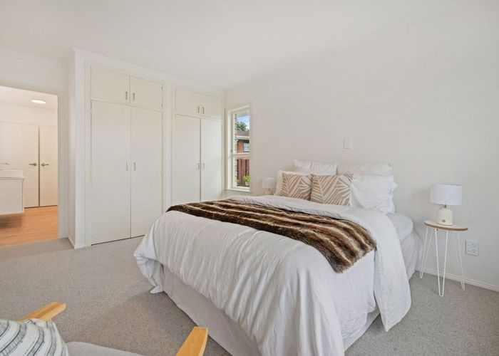  at 42 Ray Small Drive, Pahurehure, Papakura