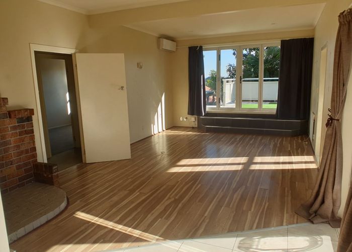  at 2/20 Hutchinsons Road, Highland Park, Auckland
