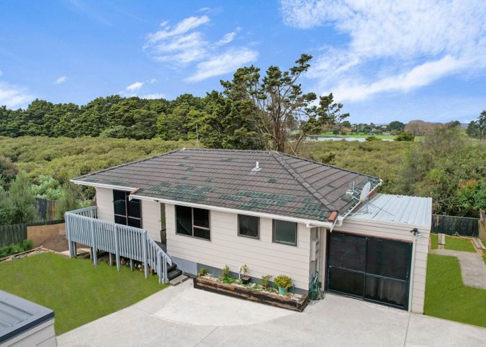  at 2/33 Seaward Place, Wattle Downs, Manukau City, Auckland