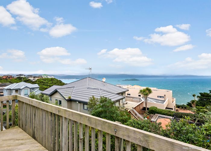  at 52 Dress Circle, Newlands, Wellington