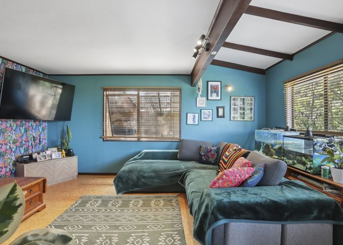  at 5 Laingholm Drive, Laingholm, Waitakere City, Auckland