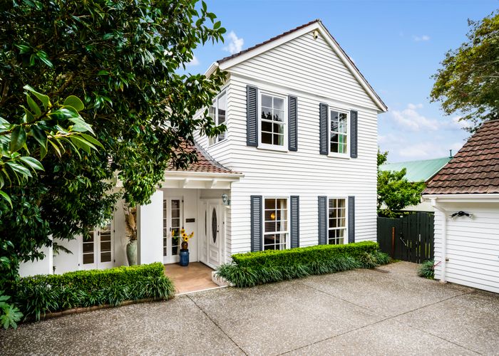  at 4 Mount Carmel Place, Meadowbank, Auckland