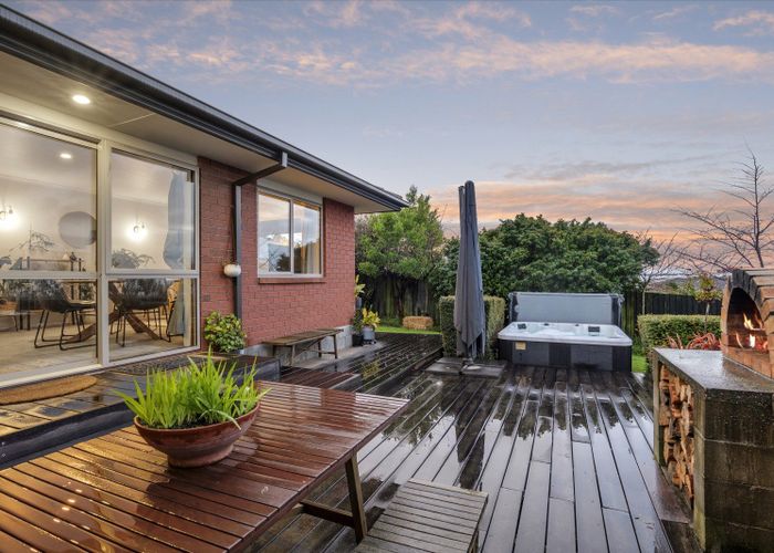  at 7 Gilders Grove, Heathcote, Christchurch City, Canterbury