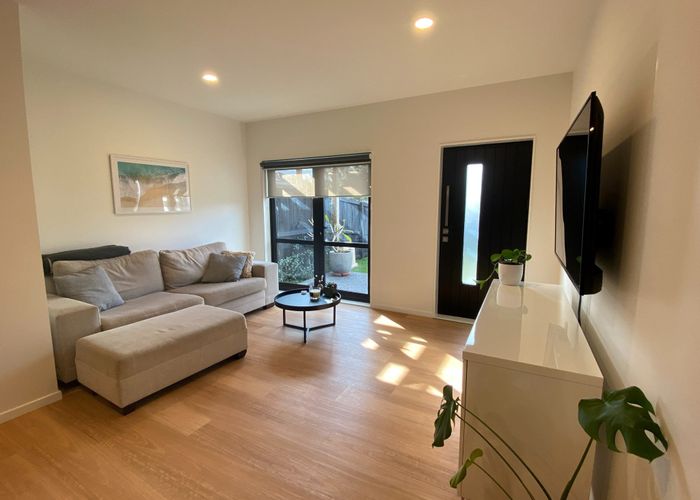  at 2/11 Anderson Avenue, Point England, Auckland