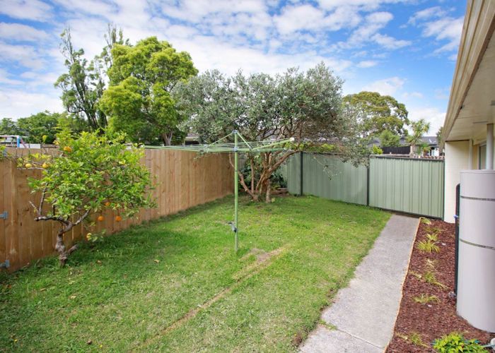  at 2/17 Ballater Place, Highland Park, Manukau City, Auckland