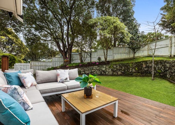  at 5/40 Radiata Lane, Chatswood, Auckland