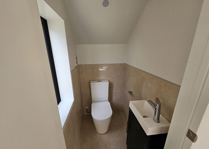  at 4B Hepburn Road, Glendene, Auckland