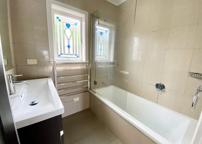  at 27 Sylvan Crescent, Te Atatu South, Waitakere City, Auckland