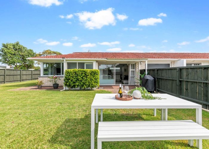  at 2/67 Edgewater Drive, Pakuranga, Manukau City, Auckland