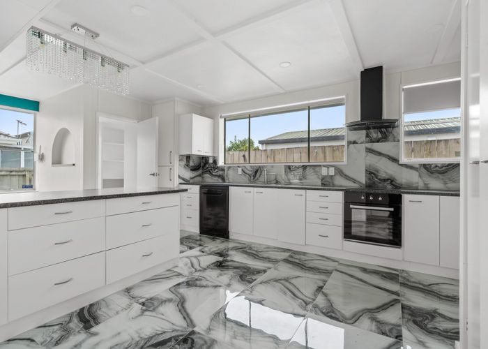  at 2/34 Landon Avenue, Mangere East, Manukau City, Auckland