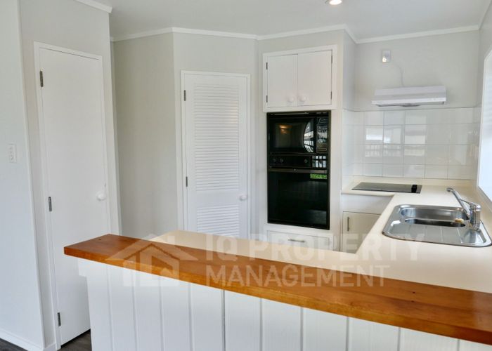  at 2/77 Prince Regent Drive, Half Moon Bay, Manukau City, Auckland