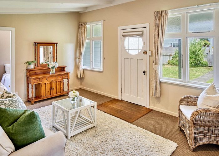  at 10 Lambley Road, Titahi Bay, Porirua