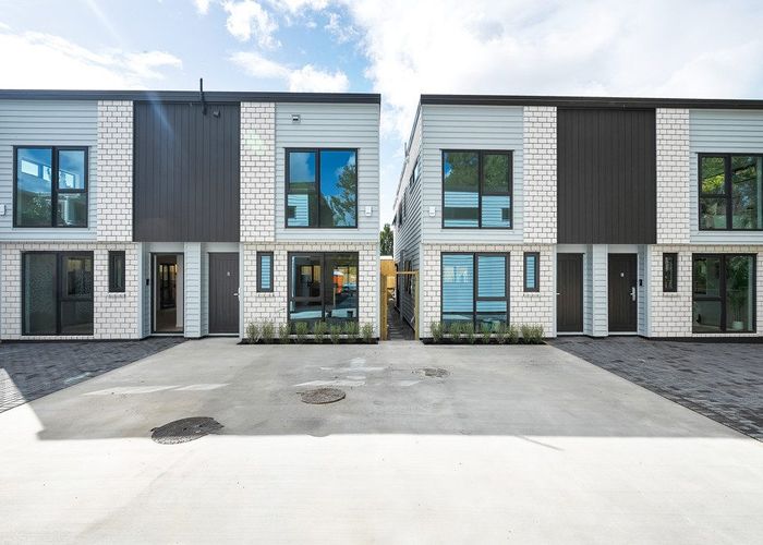  at 26D Crompton Road, Massey, Waitakere City, Auckland