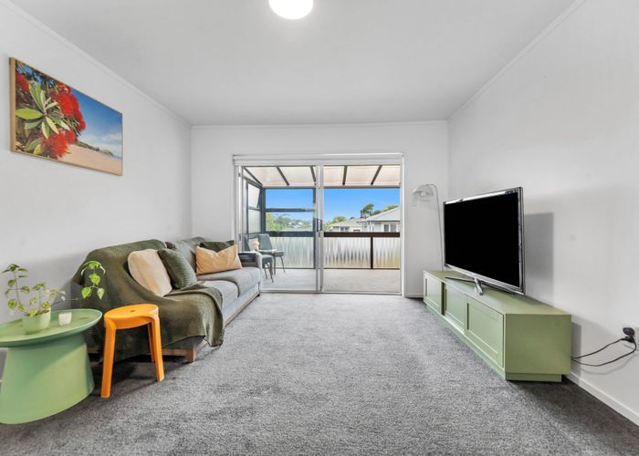  at 2/86 Archers Road, Glenfield, North Shore City, Auckland