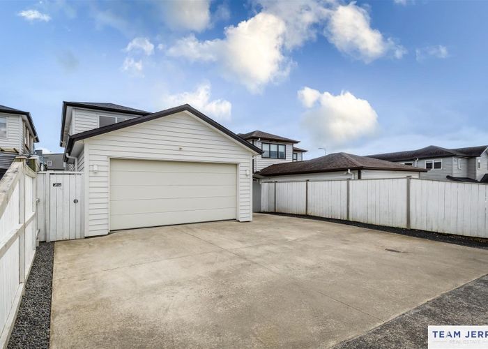  at 233 Murphys Road, Flat Bush, Manukau City, Auckland