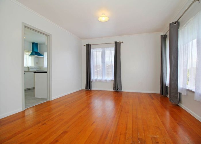  at 1/122 Lake Road, Belmont, Auckland