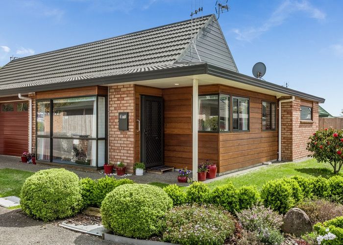  at 2/42 Main Road, Tawa, Wellington