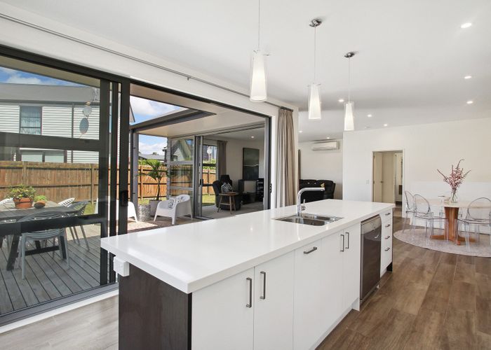  at 76 Castledine Crescent, Glen Innes, Auckland
