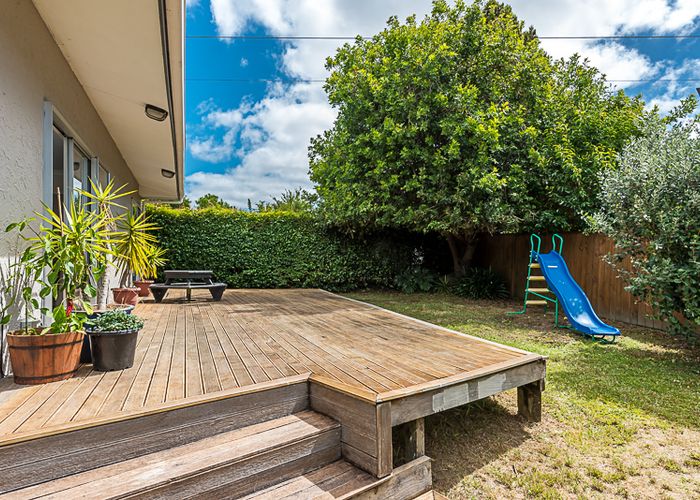  at 76 Roberts Road, Te Atatu South, Auckland