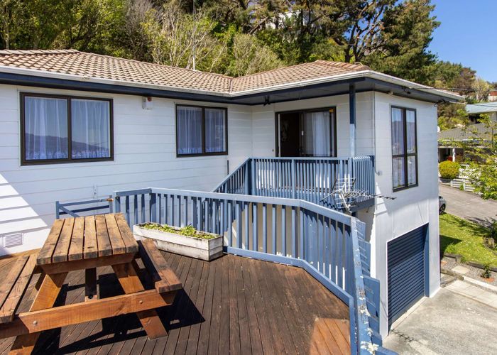  at 9 Castle Crescent, Stokes Valley, Lower Hutt