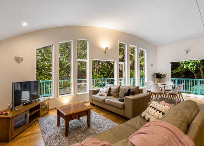  at 4 Okoka Road, Omiha, Waiheke Island