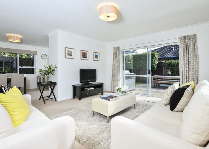  at 2/265 Meola Road, Point Chevalier, Auckland