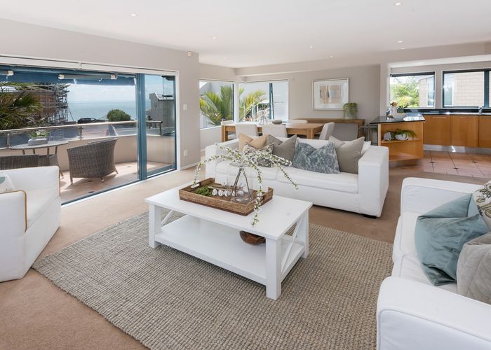  at 1/4 Rogers Avenue, Eastern Beach, Auckland