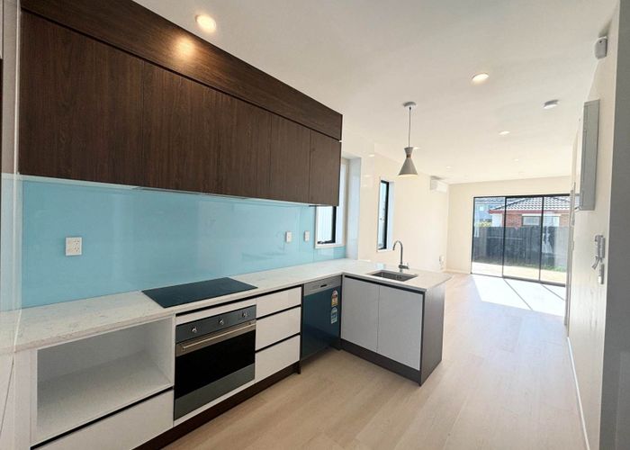  at 2/113 Moore Street, Howick, Manukau City, Auckland