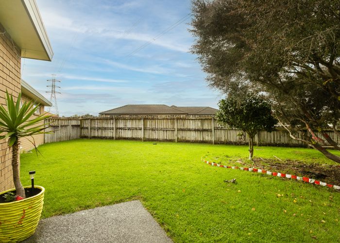  at 21 Morewa Place, Takanini