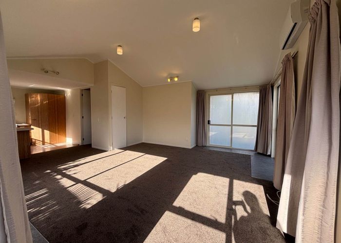  at 1/826 East Coast Road, Browns Bay, North Shore City, Auckland