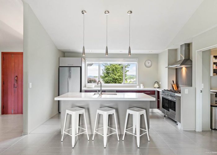 Free property data for 21 Lough Bourne Drive, Pukekohe homes.co.nz